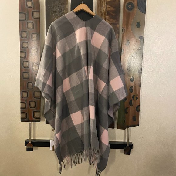 Pretty Persuasions Long Shawl with fringe, one size reversible NWT - Picture 2 of 5